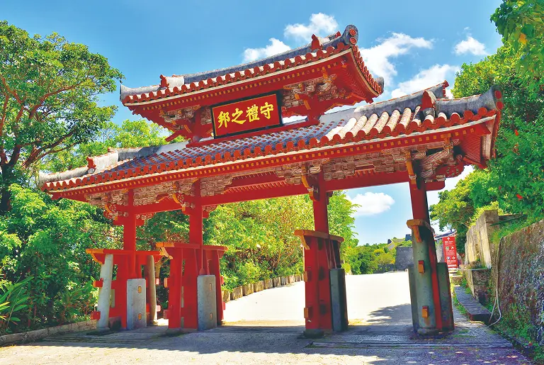 下船後は専用バスで空港へ足を延ばして名所観光へも