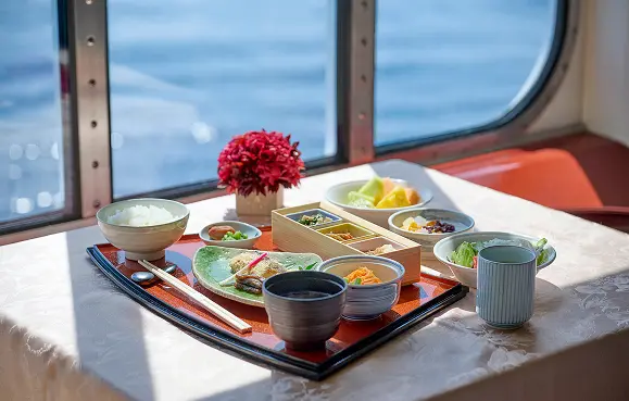 「飛鳥Ⅱ」で堪能する至福の洋上時間